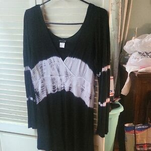 VENUS Black and White Tie-Dye Tunic